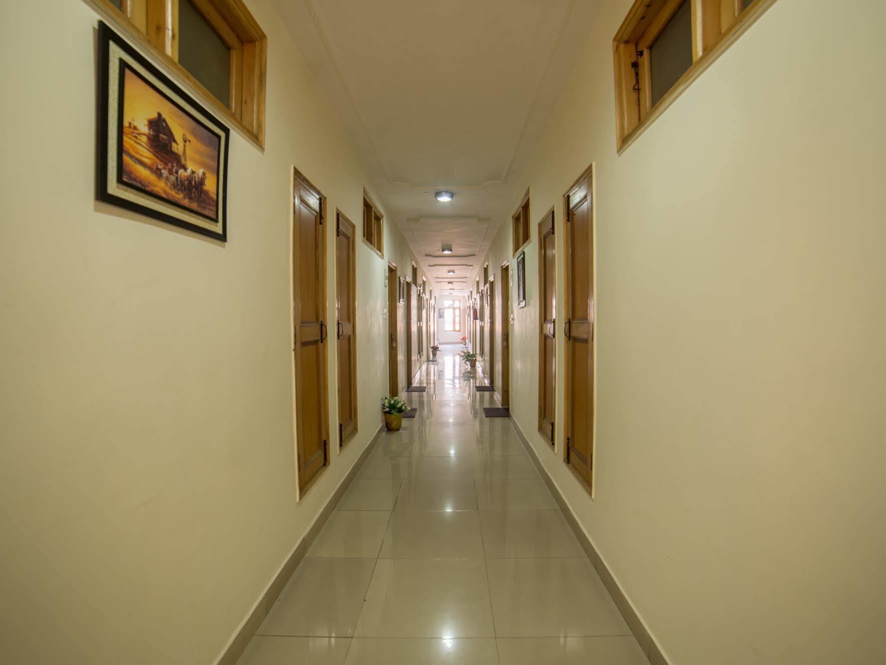 Hotel Satkar Residency - Riverside Old Manali Eksteriør bilde